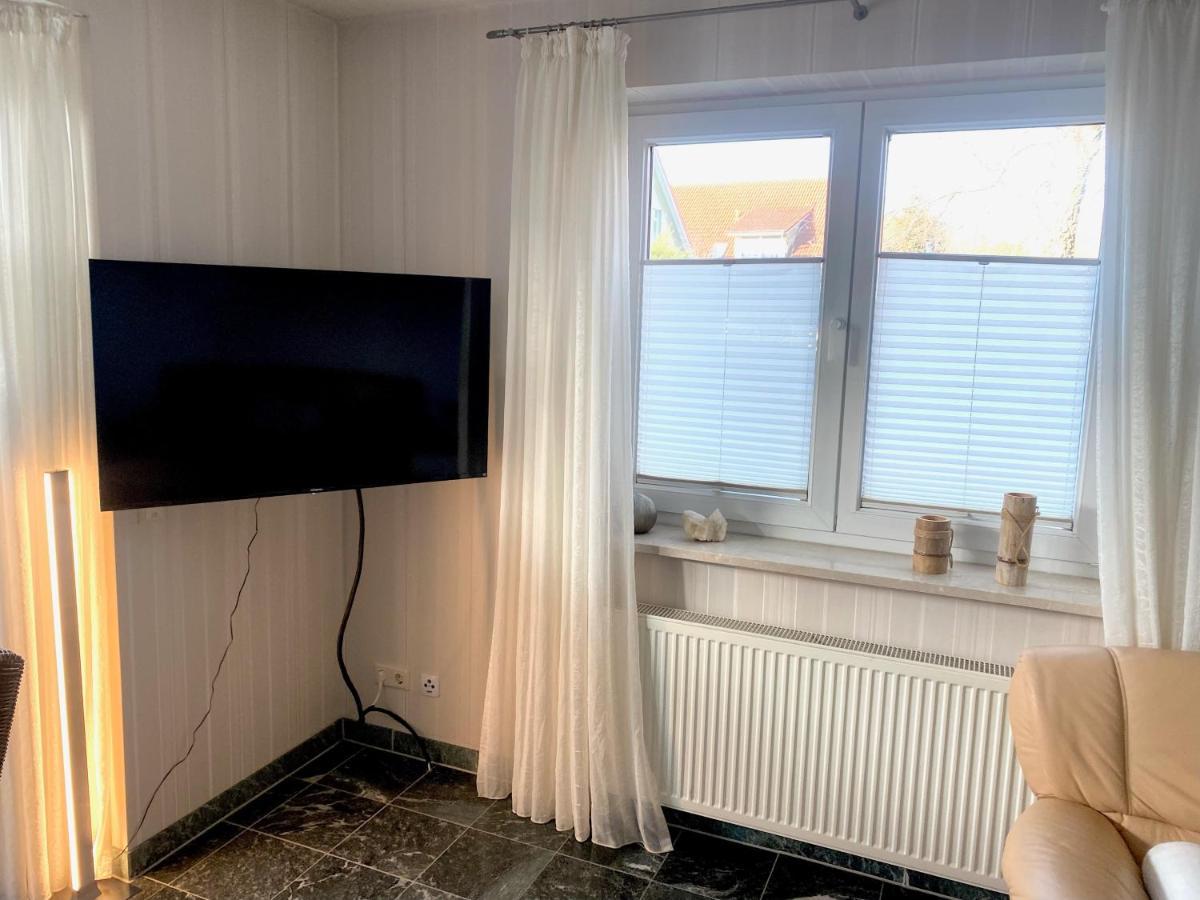 Luettje Huus Frieda Mit Strandkorb Am Strand Von Mai Bis September Cuxhaven Extérieur photo